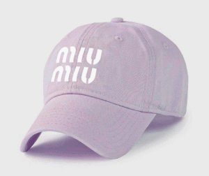 Casquette MIU — Style épuré et élégant Couleur Mauve Logo blanc