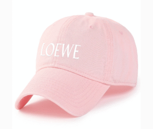 Casquette LOEWE – Élégance et Style Moderne Couleur Rose Logo blanc